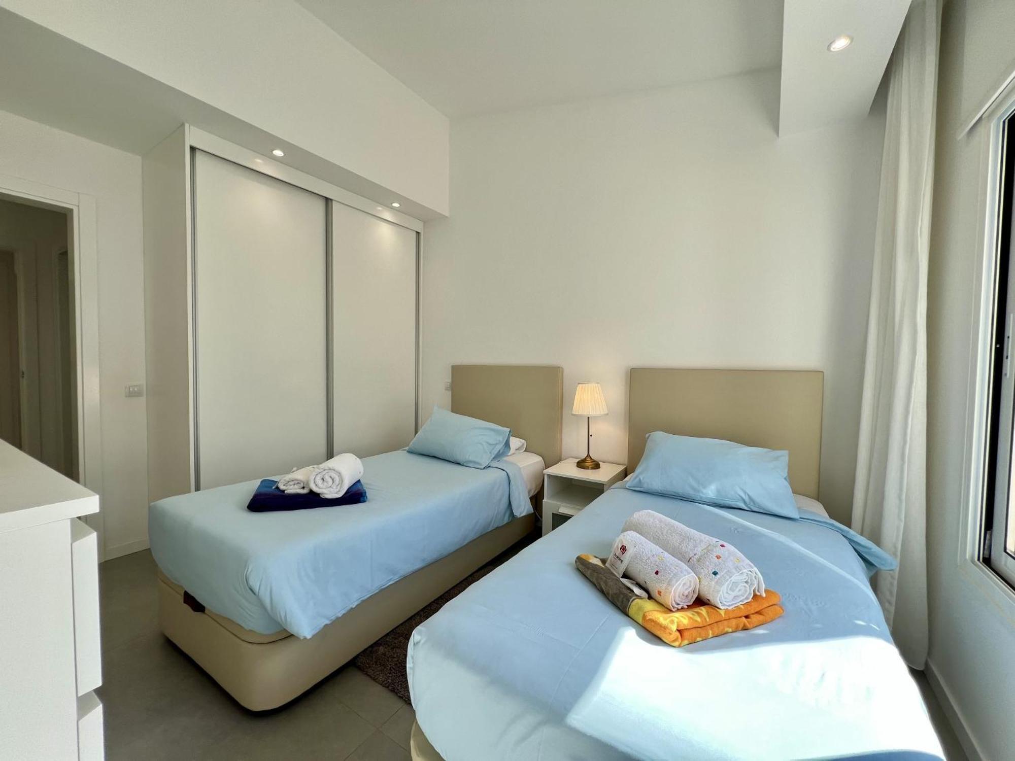 Club 1 With Pool By Homing